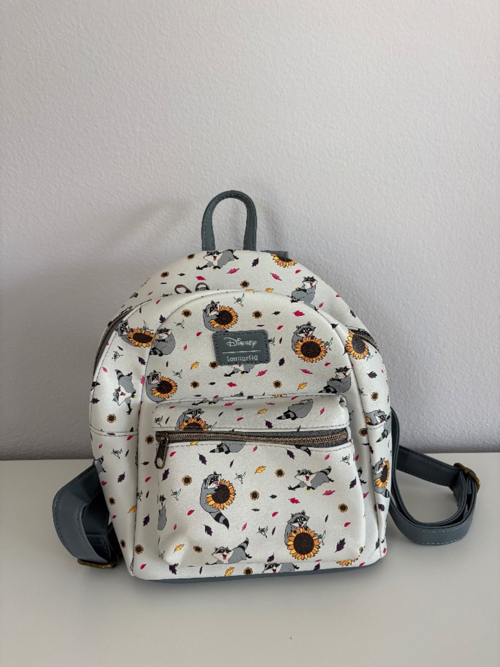 Loungefly Pochantas Meeko backpack - Picture 1 of 5
